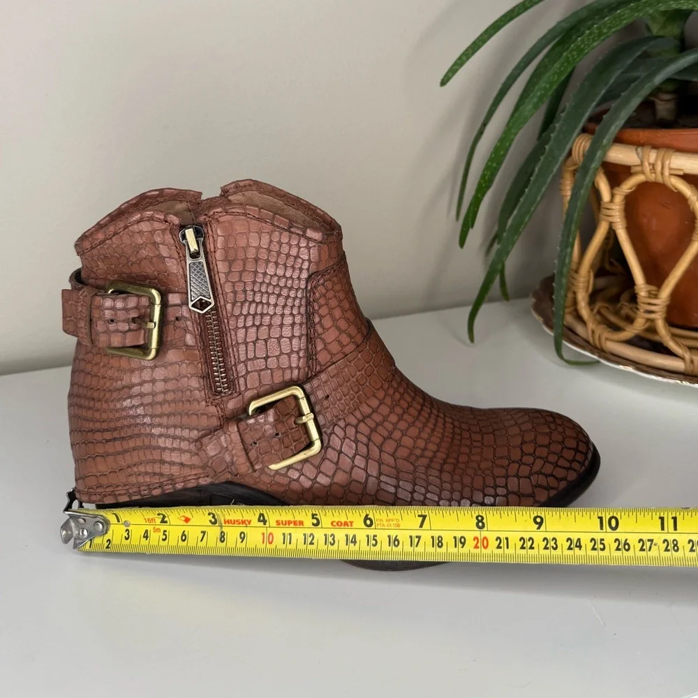 Donald J Pliner Dalis Western Couture Ankle Boots Snakeskin Embossed Leather 8M - Picture 4 of 10